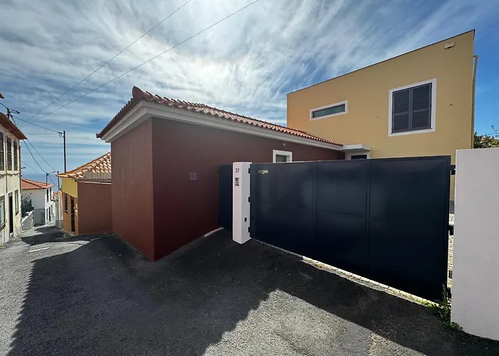 Casa Dos Arrifes - With Ocean View And Private Garden * Funchal (Madeira)